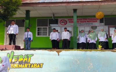 Upacara Bendera Tiap Hari Senin
